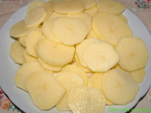 картошку нарезать кружочками