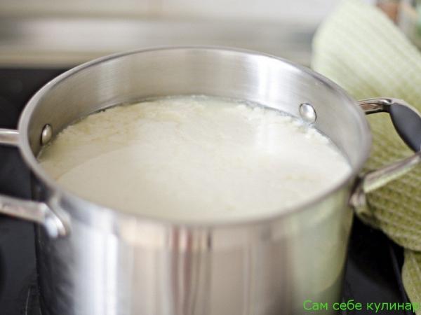 молоко с кефиром нагреваем вкастрюльке