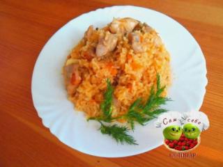 как приготовить плов с курицей в мультиварке плов с курицей на тарелке