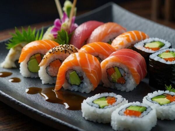 японская кухня суши и роллы на тарелке